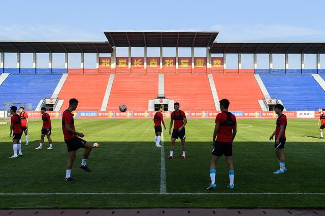 周琦5投2中仅得10分 罚球三不沾登上微博热搜