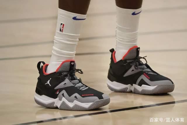 德罗赞末节超神怀特37分 公牛22分逆转胜国王